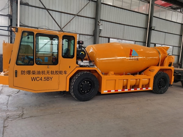 礦用濕噴臺(tái)車(chē)，礦用混凝土泵，礦用攪拌機(jī)發(fā)貨